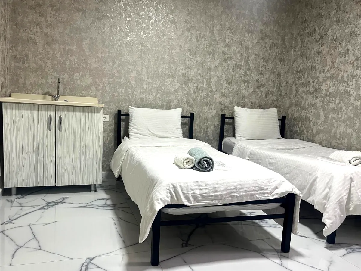 Kızılay günlük kiralık ev Kızılay günlük kiralık ev – günlük kiralık dairede iki yatak ve dolap